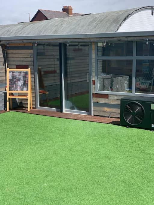 Family Holiday Home Blackpool Exterior photo